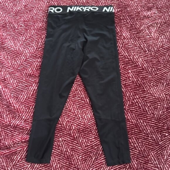 Nike Pro Medium Black Cropped Legging - Picture 8 of 11